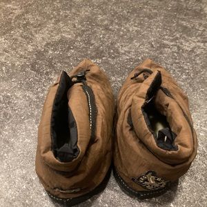 Eddie Bauer down booties. Size 7-8
